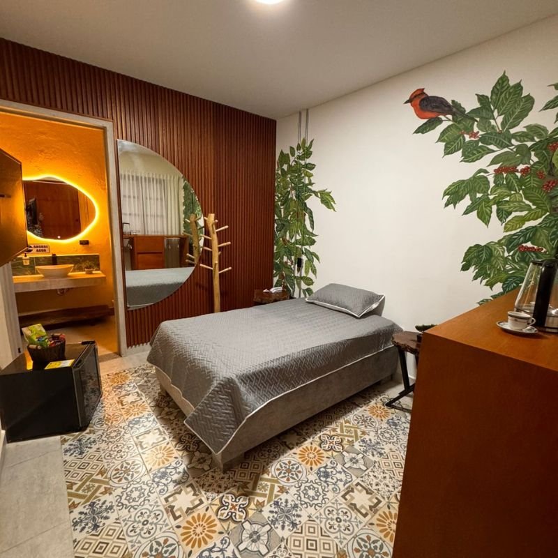 Habitación 108: Mosquero Cardenal