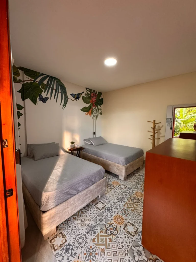 102 HABITACIÓN FAMILIAR JARDÍN ESMERALDA
